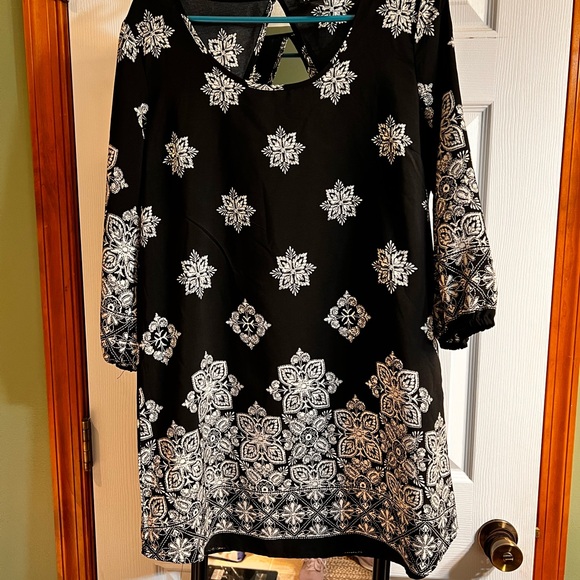 Rue21 Tops - Rue21 Black and White Floral Tunic